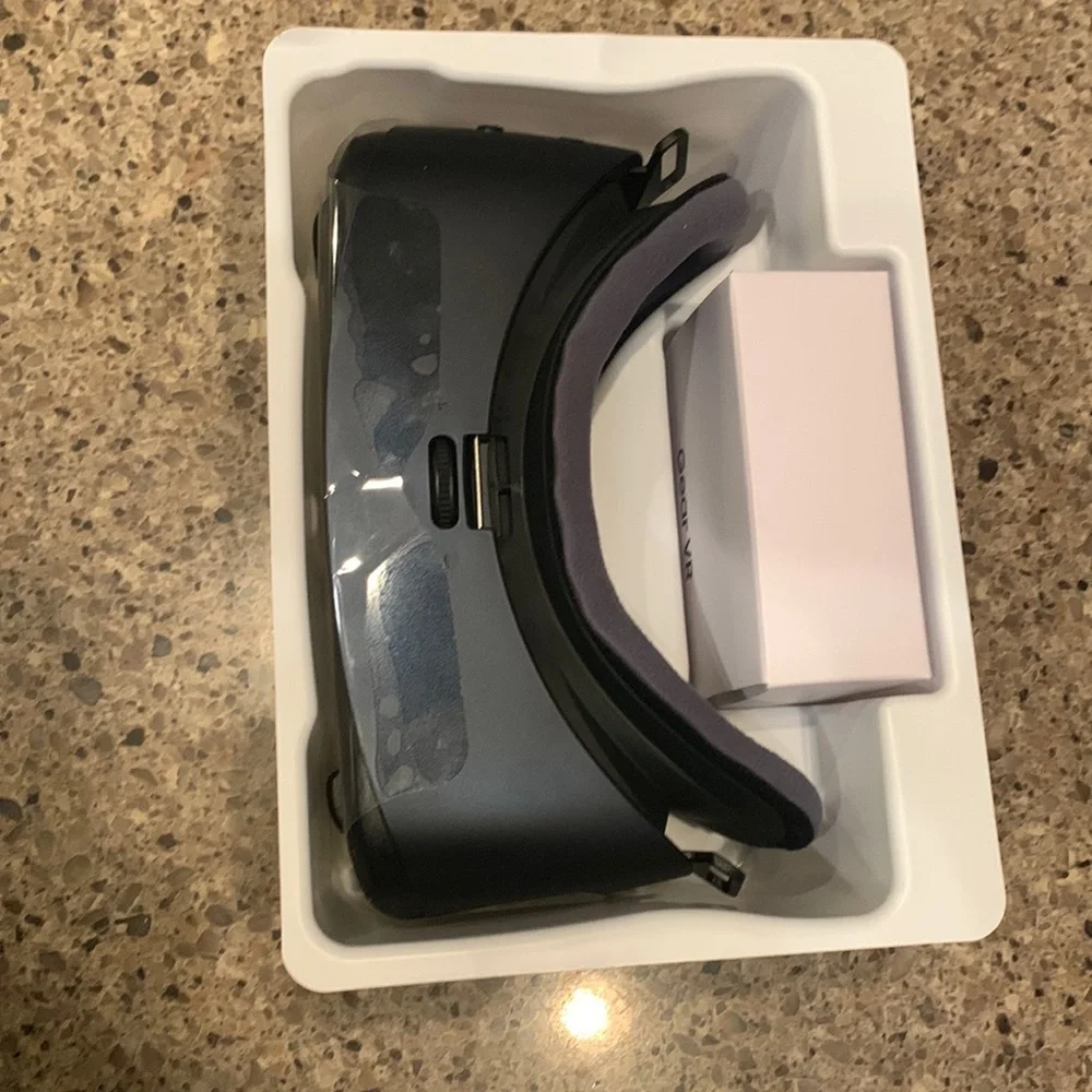 Samsung Gear VR powered by OCULUS.
